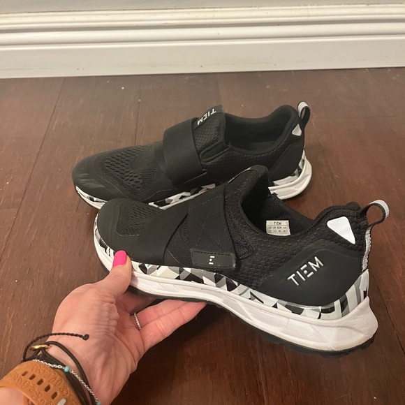 Tiem Slipstream Cycling Shoes Size 9, Black Geometric GREAT CONDITION! - Picture 4 of 5